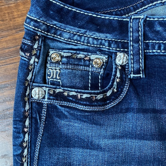 Barely worn miss me jeans! - Picture 2 of 5